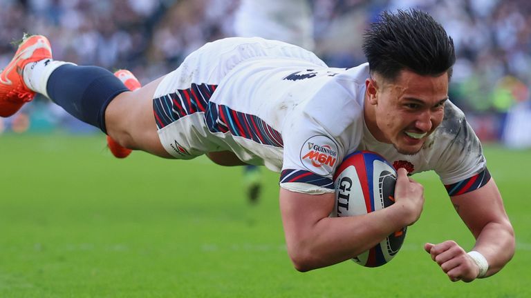 Smith scored one of two tries in three minutes to kill off Italy early in the second half